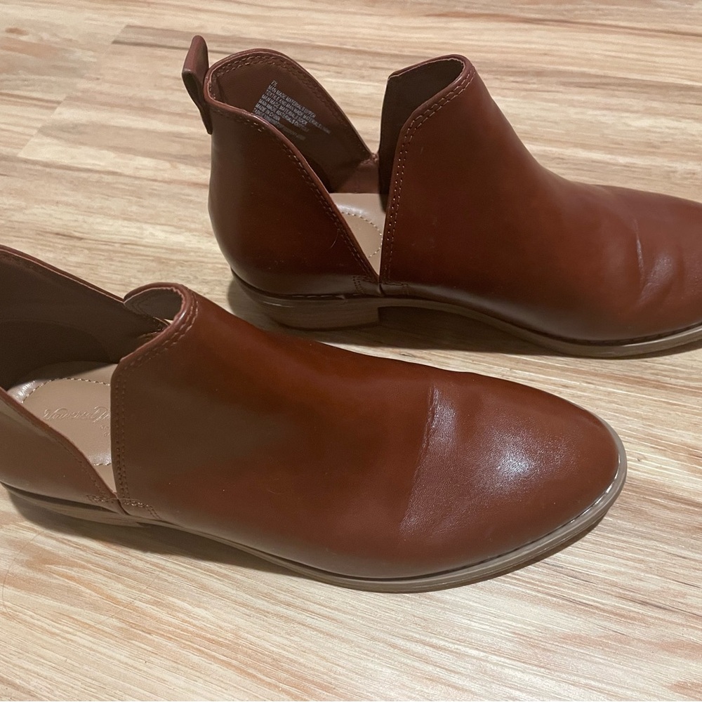 Universal thread ankle boots